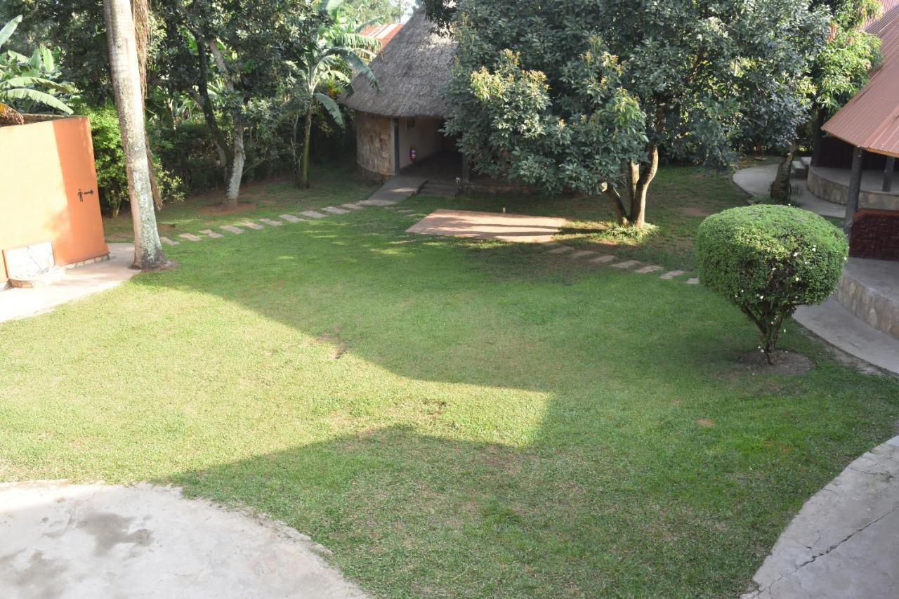 Secrets Guest House Entebbe Extérieur photo