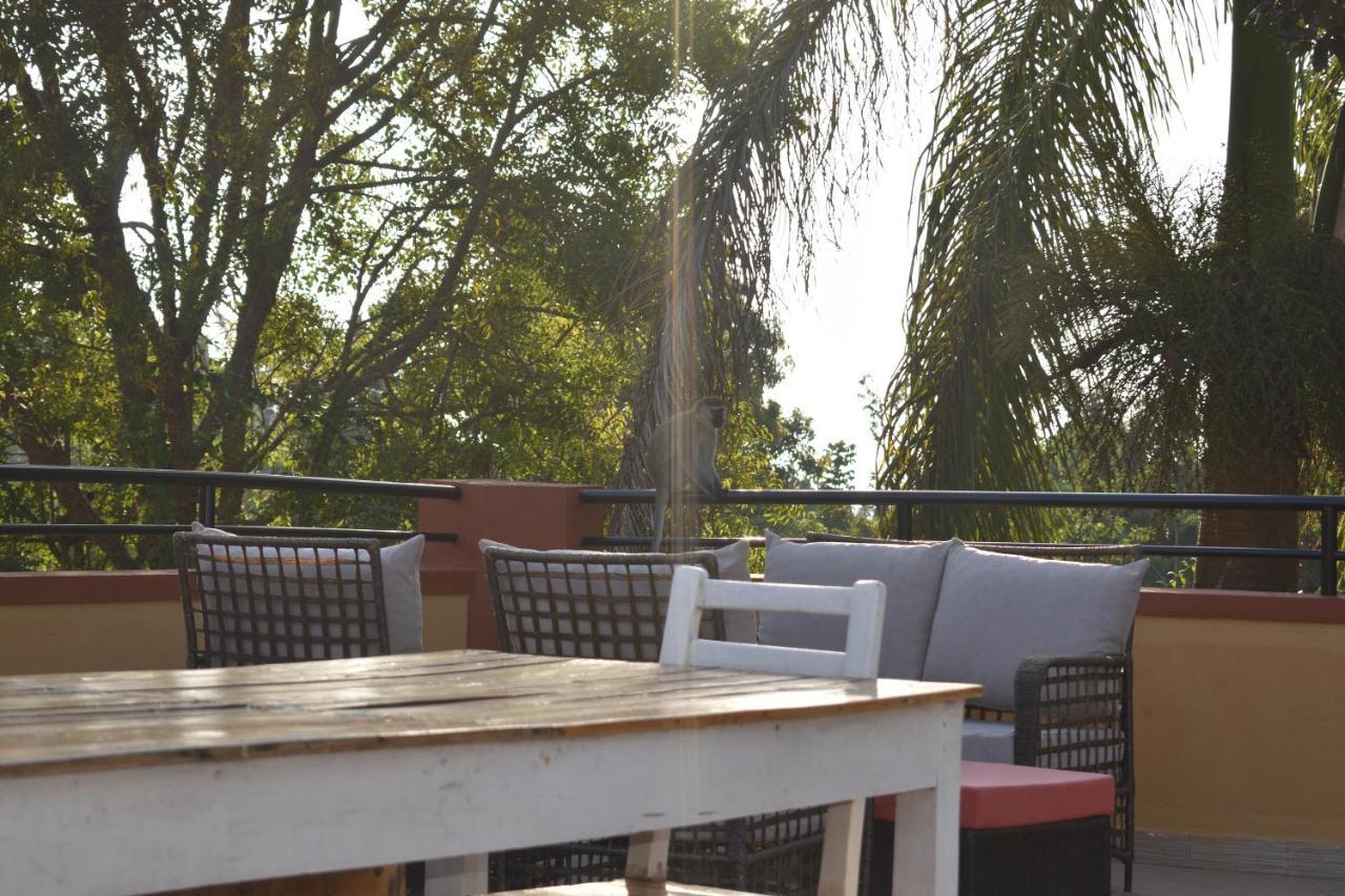 Secrets Guest House Entebbe Extérieur photo