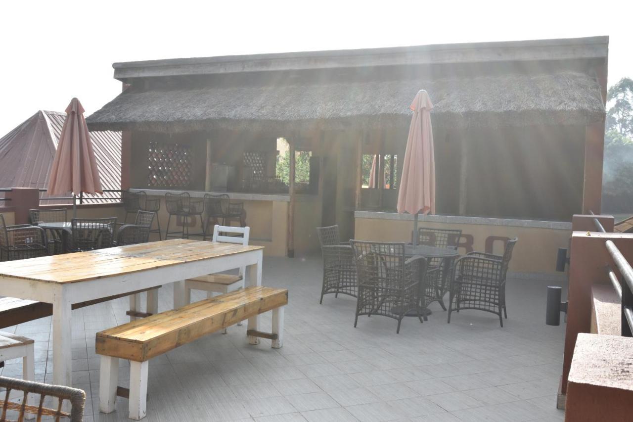 Secrets Guest House Entebbe Extérieur photo