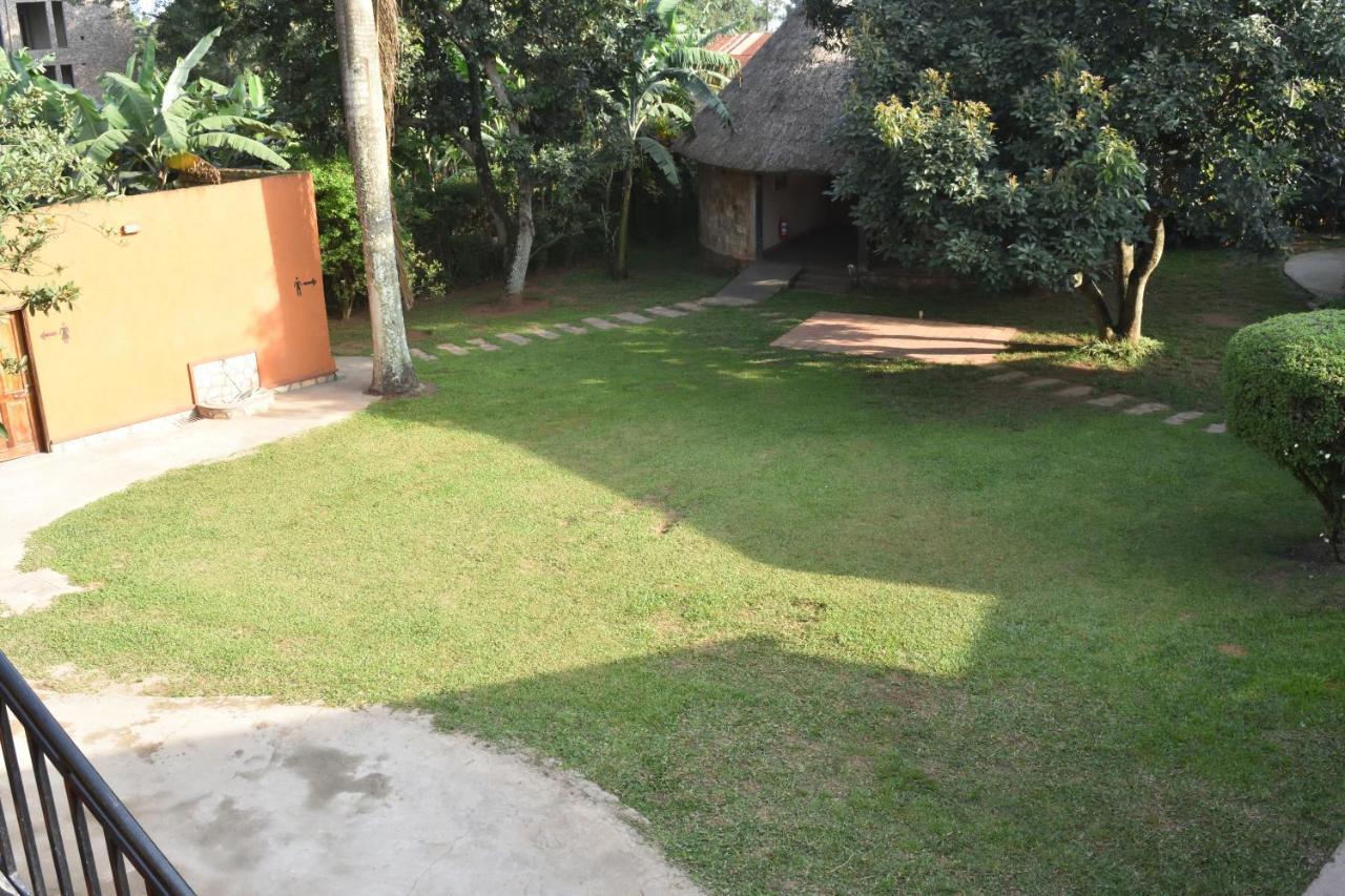Secrets Guest House Entebbe Extérieur photo