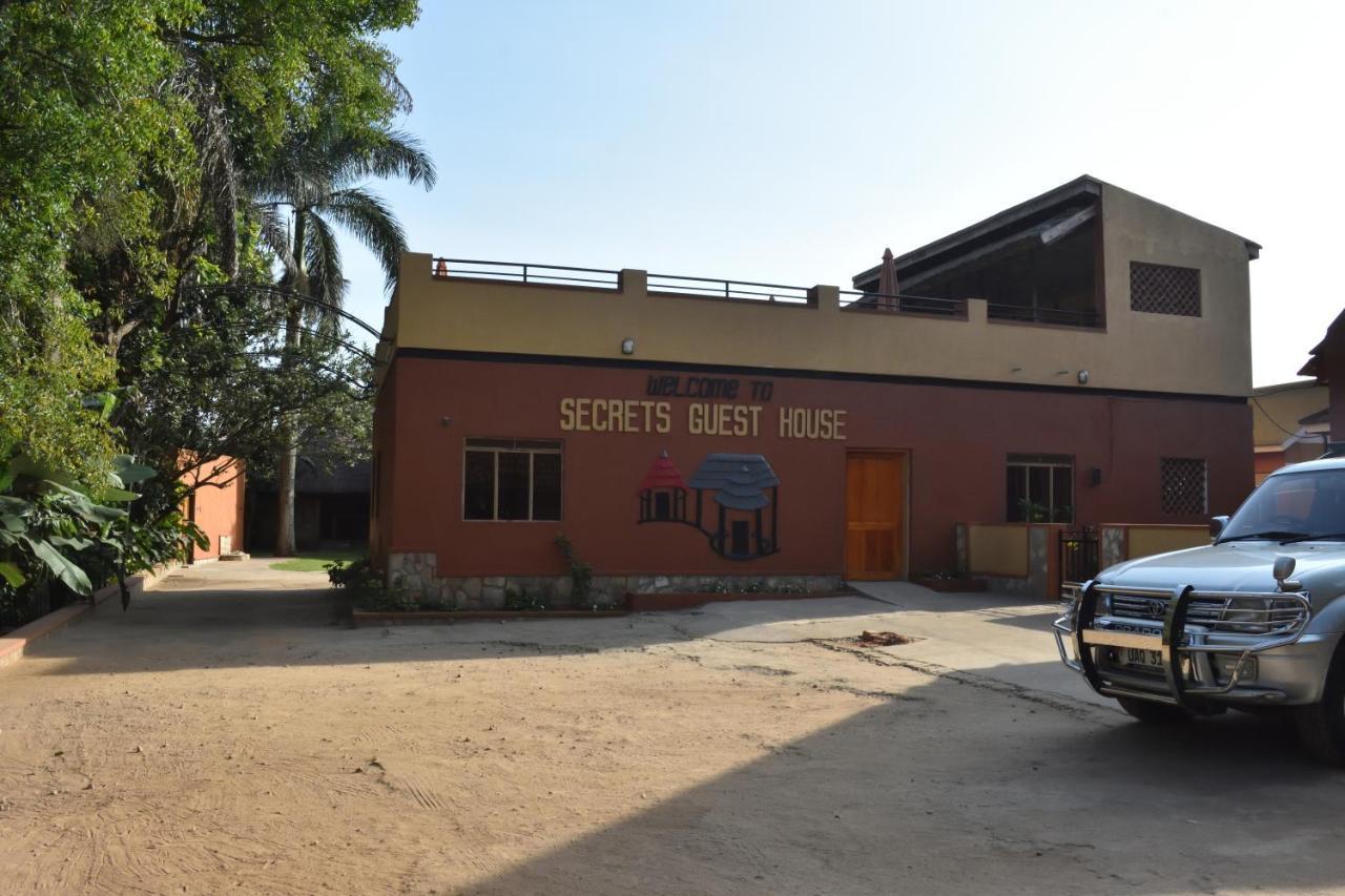 Secrets Guest House Entebbe Extérieur photo