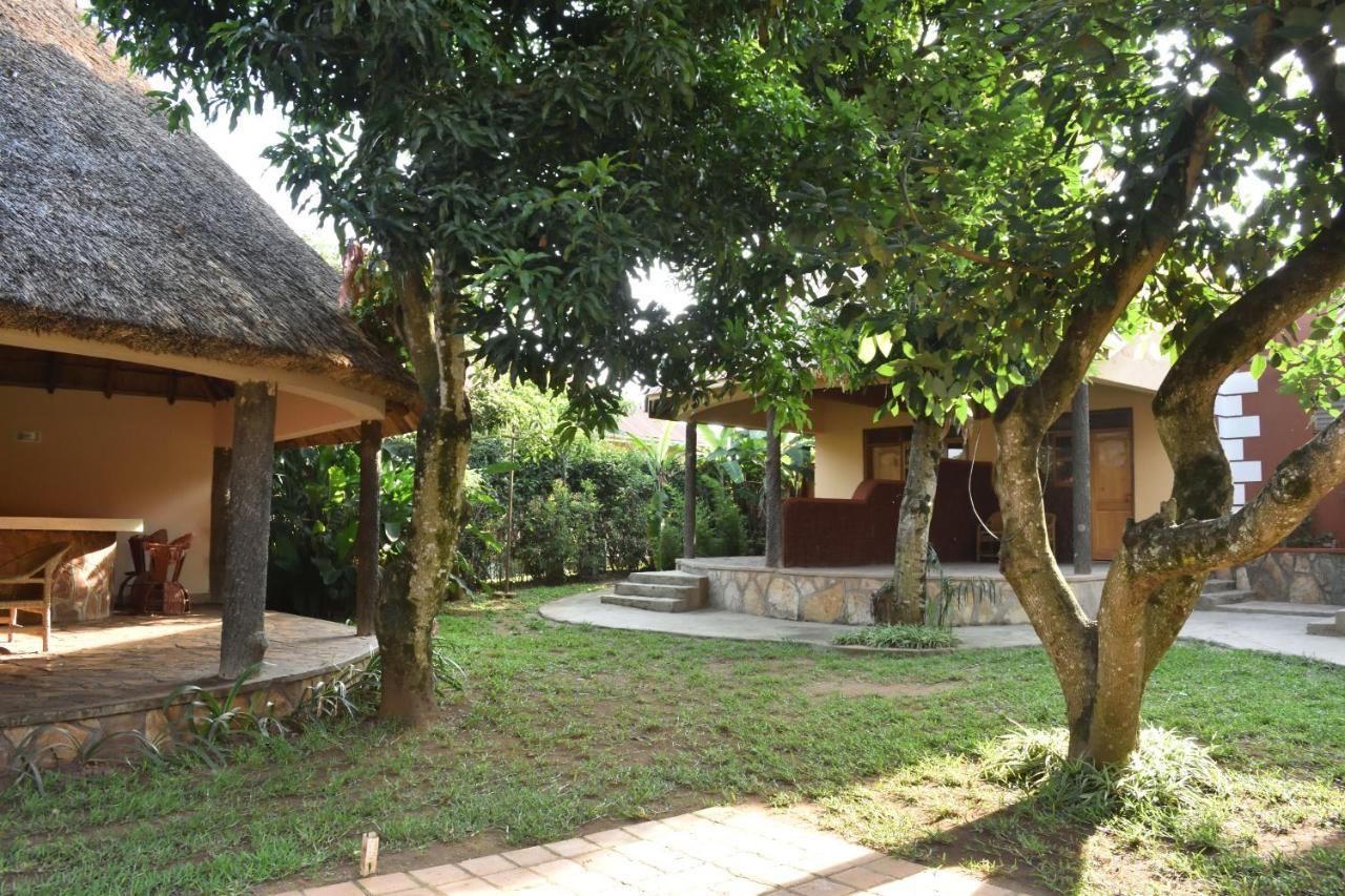 Secrets Guest House Entebbe Extérieur photo