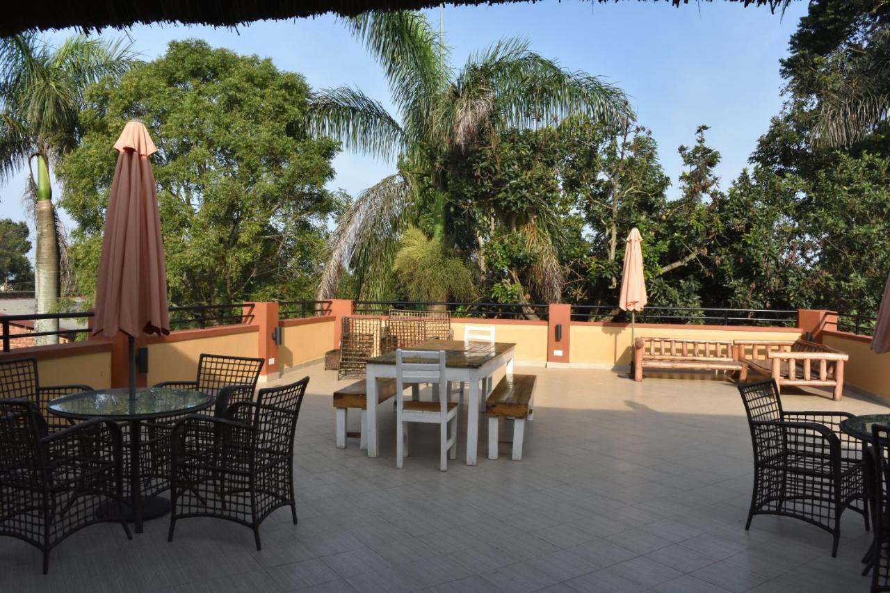 Secrets Guest House Entebbe Extérieur photo