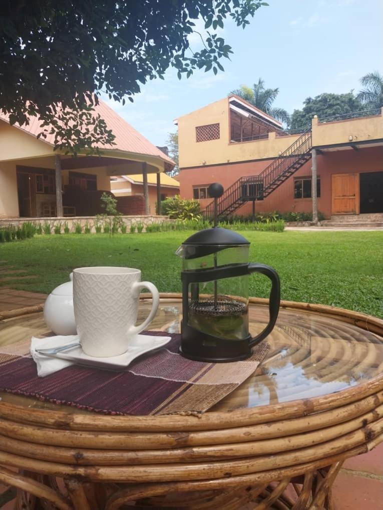 Secrets Guest House Entebbe Extérieur photo