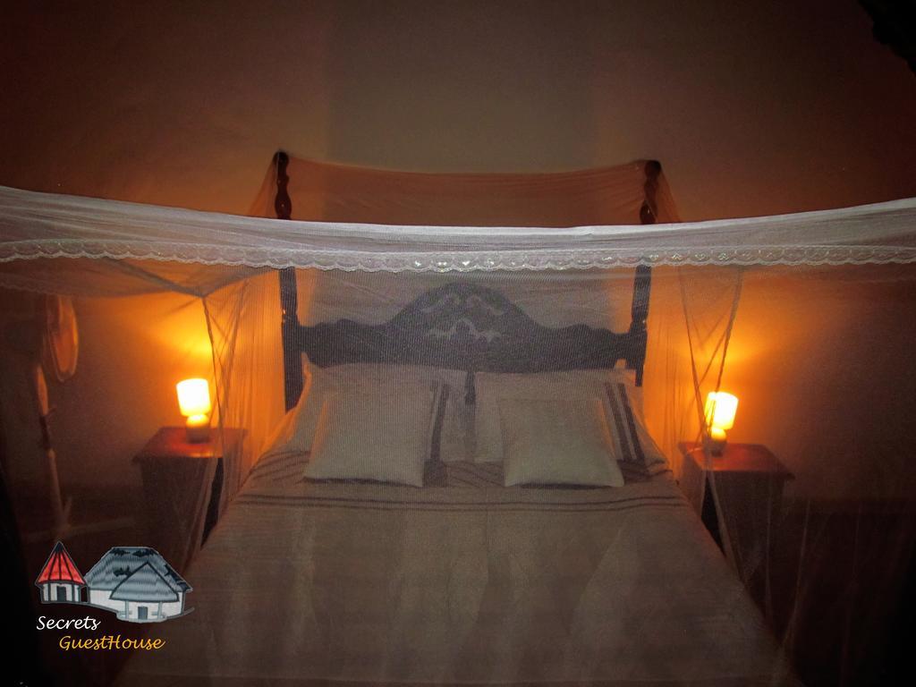Secrets Guest House Entebbe Extérieur photo