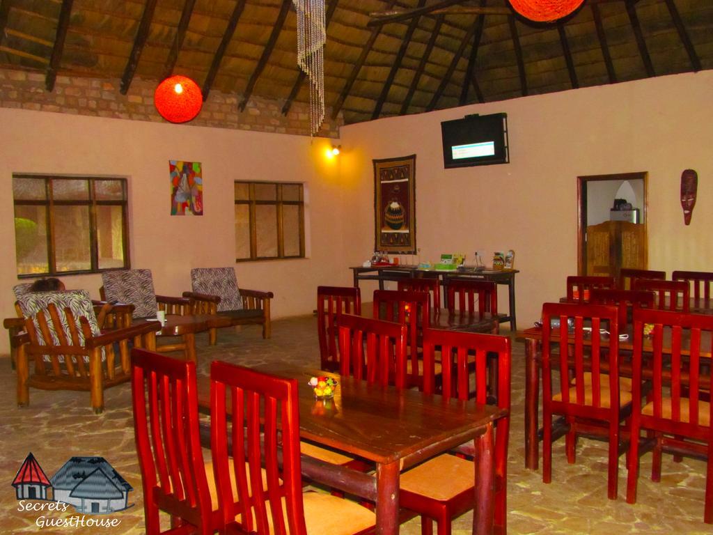Secrets Guest House Entebbe Extérieur photo