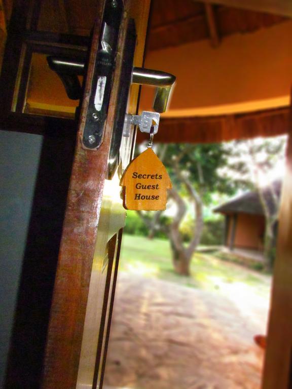 Secrets Guest House Entebbe Extérieur photo
