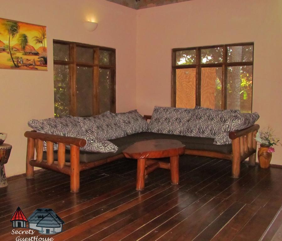 Secrets Guest House Entebbe Extérieur photo